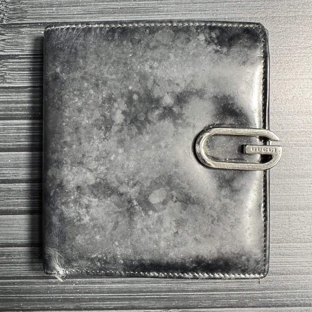 Gucci G Clasp Patent Leather Bifold (Rehab)